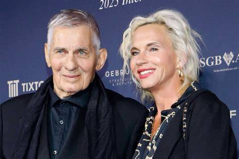Bühnenauftritt nach der Krankheitszeit: Heinz Hoenig und Annika als „The Imitates“