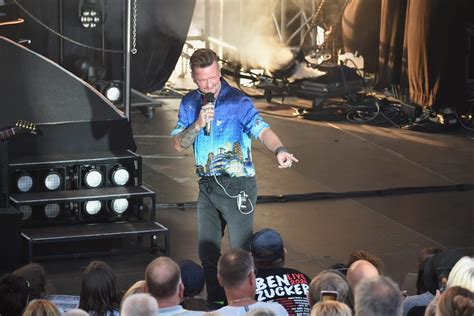 Bühnenmomente und Fanmengen bei Ben Zucker-Konzerten