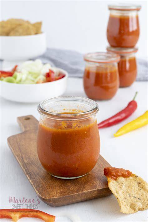 BBQ Sauce in sterilen Gläsern als Vorrat