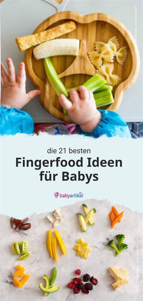 Baby isst Apfelwaffel als Fingerfood