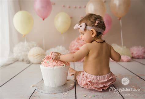 Babys erster Geburtstag mit Smash Cake - Fotoshooting