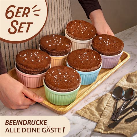 Back-Setup: gebutterte Förmchen und Teigkreise
