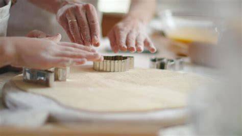 Backen und Schneiden eines Tortenbodens