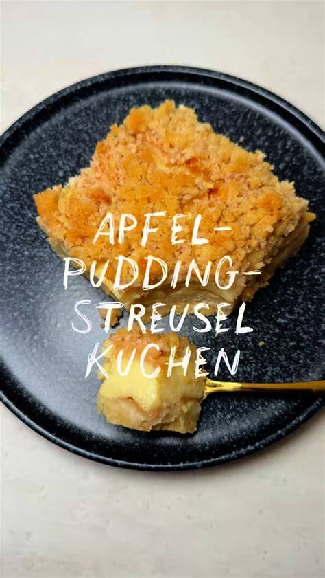 Backen und Servieren des Apfel-Heidelbeer-Kuchens mit Pudding