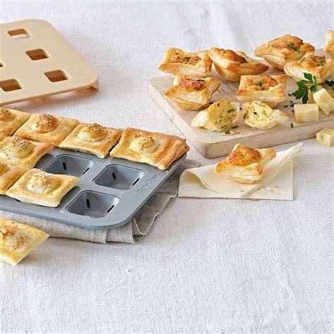 Backform und Backblech zur Zubereitung von Mandarinen-Streuselkuchen