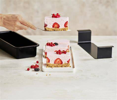Backform und Kuchenstücke