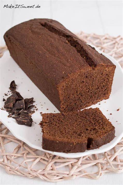 Backformen-Auswahl: Kastenform, Gugelhupfform und Backblech für Schokoladenkuchen