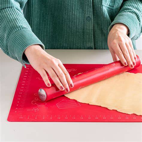 Backmatte mit gebackenen Mini-Knochen