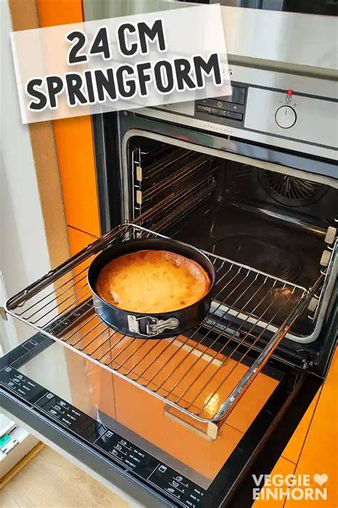 Backofen mit springform im inneren und schrittweiser Teigbereitung