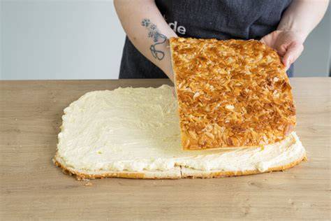 Backpapierkreise und Mandelböden auf Blech