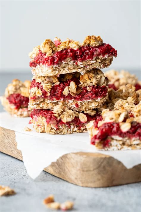 Backprozess: Streusel und Himbeeren auf dem Teig