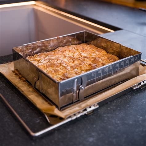 Backrahmen mit gebackenem Lebkuchenteig