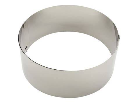 Backringe mit Hitschies-Teig ausgestochen