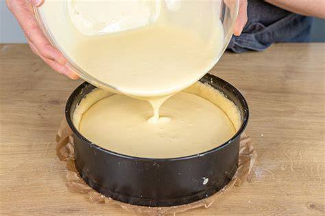 Backschritte Protein Käsekuchen: Teig, Ofen, Auskühlen, Topping