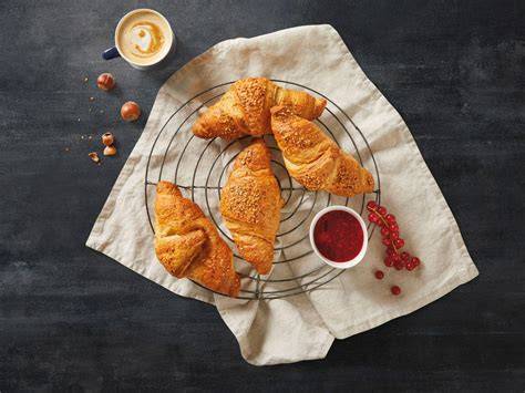 Backstube von Lidl mit frischen Croissants