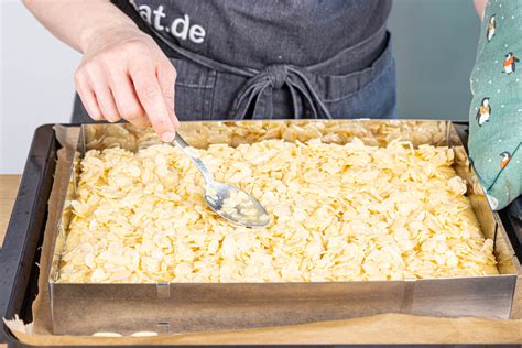 Backstufen: Vorbacken, Krokant verteilen, Fertigbacken
