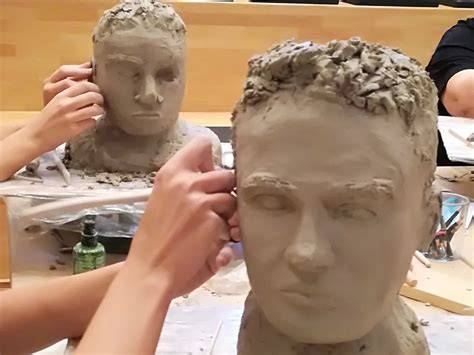 Backtrennspray und Spritzglasur als Hilfsmittel beim Modellieren
