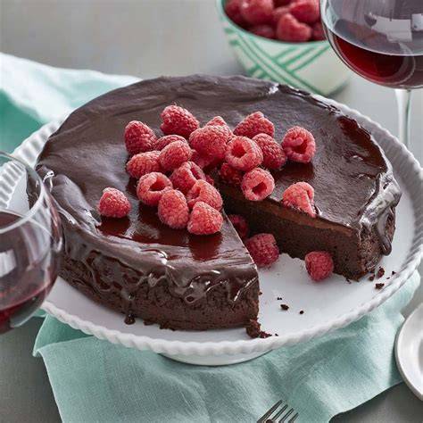 Backutensilien für Ganache Torte: Spatel, Mixer, Springform