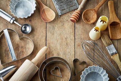 Backutensilien und Werkzeug für die Tortenzubereitung
