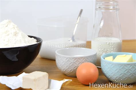 Backzubehör mit Hefeteig-Zutaten