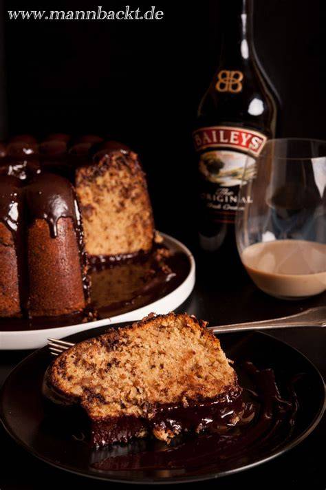 Baileys Gugelhupf im Anschnitt auf einem Kuchenteller
