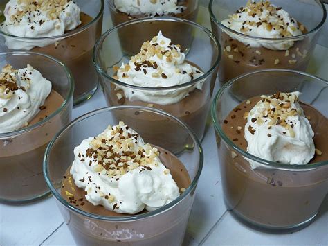 Baileys Quark Dessert mit Schokospänen garniert