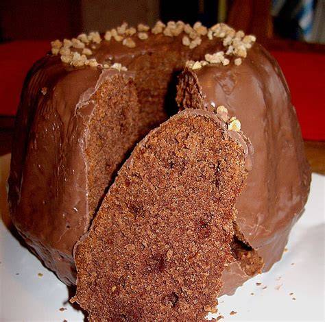 Baileys Schoko Krokant Kuchen auf einem Teller, Anschnitt