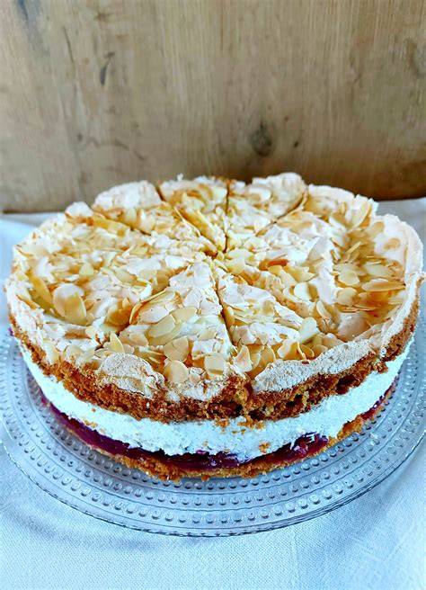 Baiser-Schicht auf Teigboden für Hansen-Jensen-Torte