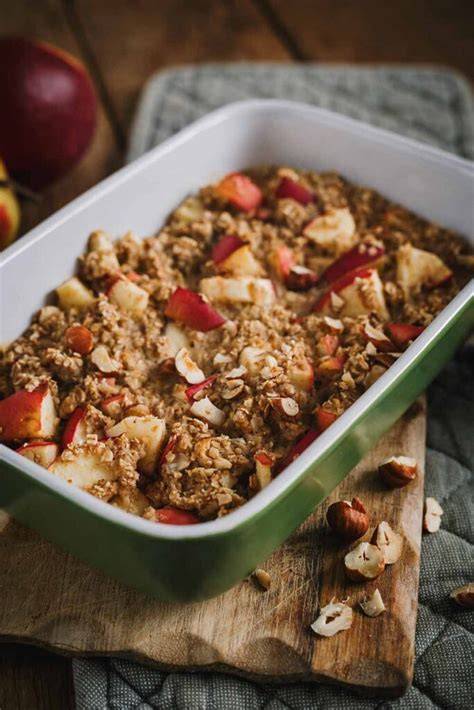 Baked Birnenspalten, Zimt und Haselnuss-Deko