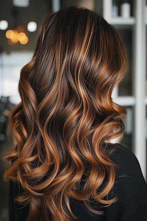 Balayage Beispiel mit karamellfarbenen Highlights