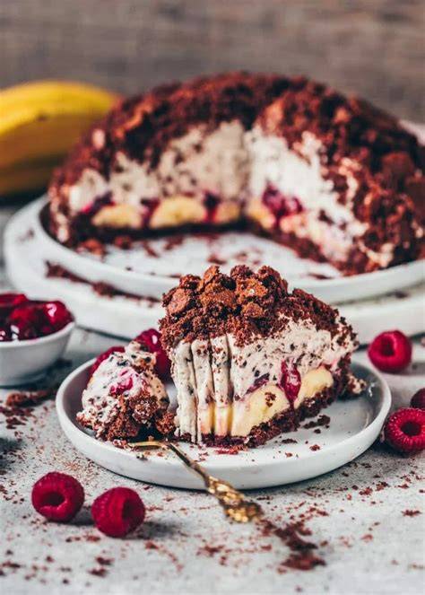 Bananen und Kirschen als Maulwurfkuchenfüllung