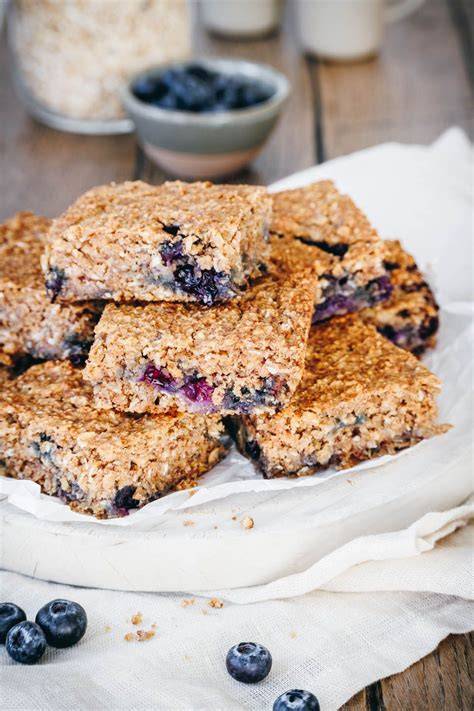 Bananen-Heidelbeer-Kuchen mit knusprigem Haferflocken-Topping