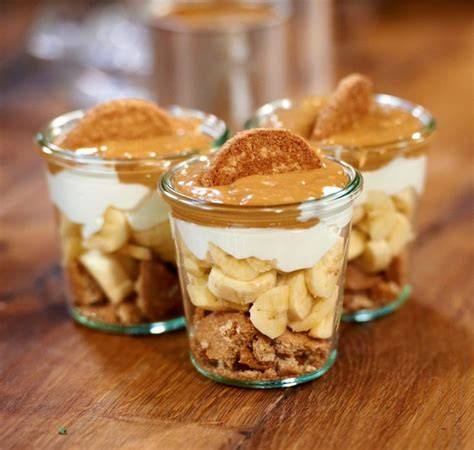 Bananen-Karamell-Dessert im Glas