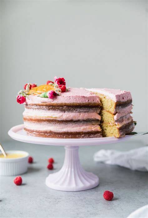 Bananen-Naked Cake mit Himbeeren zum ersten Geburtstag