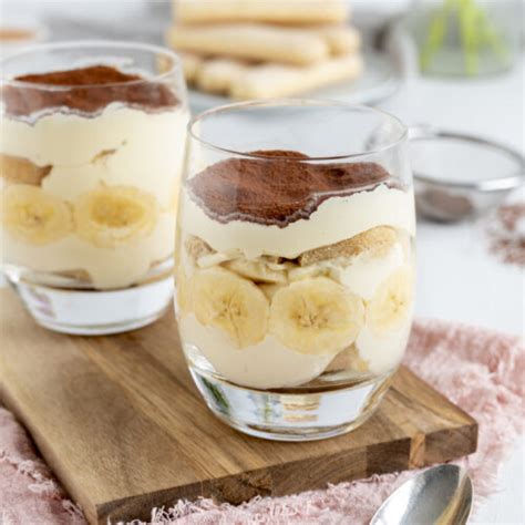 Bananen-Tiramisu im Glas schön geschichtet