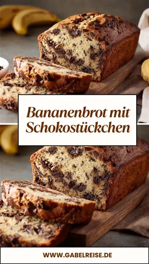 Bananenbrot mit Schokotropfen auf einem Kuchengitter