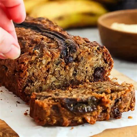 Bananenbrot und Energiebällchen als zuckerfreie Backideen