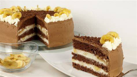 Bananencreme als Tortenfüllung mit Bananenscheiben