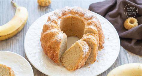 Bananenkuchen mit Marzipan in der Springform