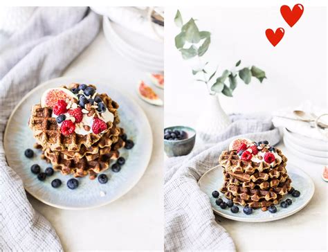 Bananenwaffeln mit frischen Beeren als Topping