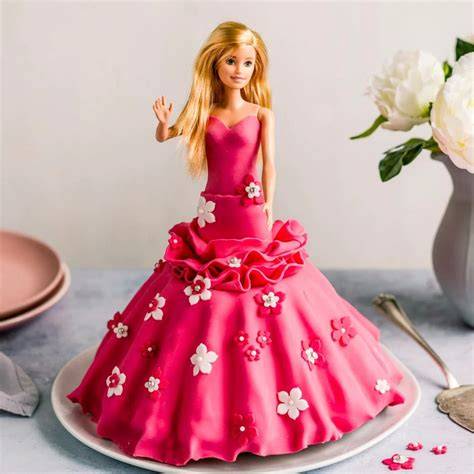 Barbie Torte in klassischer Rokoko-Rock-Optik auf Geburtstagsfest
