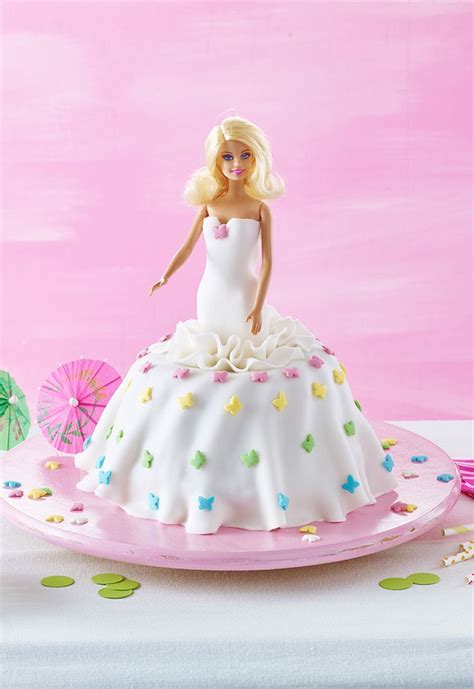 Barbie Torte mit Fondant und Gugelhupf, fertige Präsentation