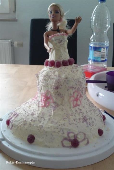Barbie-Torte mit Fondant, essbarem Glitzer und Zuckerperlen