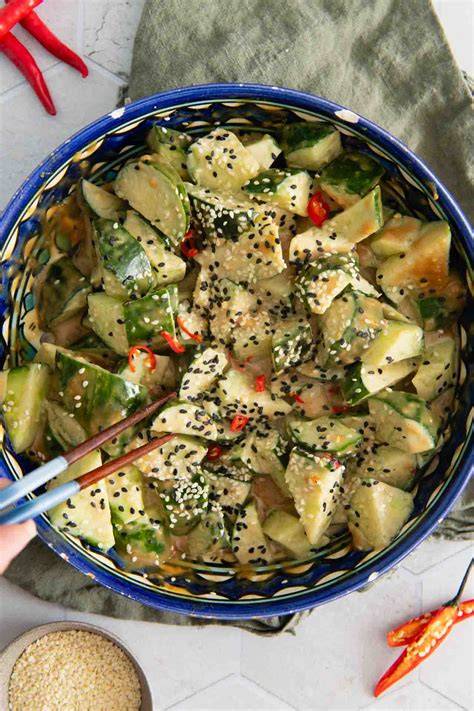 Basiszutaten Asiatischer Vorrat (Sojasoße, Sesamöl, Reisessig, Reispapier)