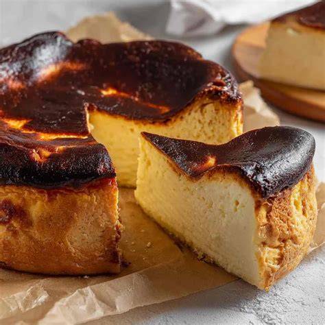 Basque Burnt Cheesecake: außen dunkel, innen cremig