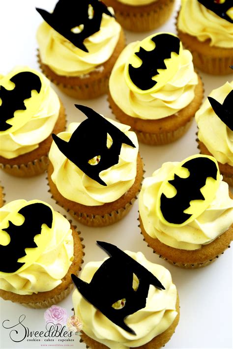 Batman Cupcakes als Ergänzung zur Torte