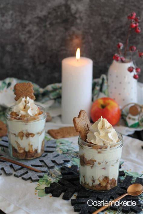 Baumkuchen, Bratapfel, Creme: Schichtung im Dessertglas mit Dekoration