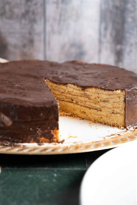 Baumkuchen Schicht für Schicht im Ofen gebacken