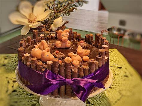 Baumkuchen als Geburtstagsgeschenk dekoriert