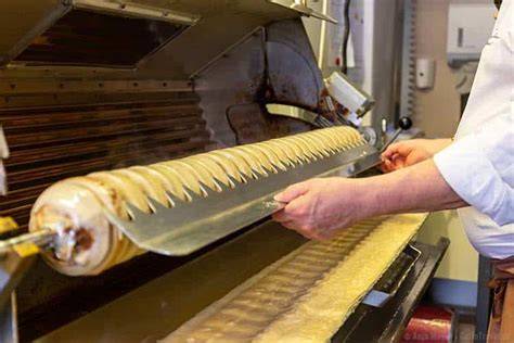 Baumkuchen in Schichten, traditionelle Herstellung